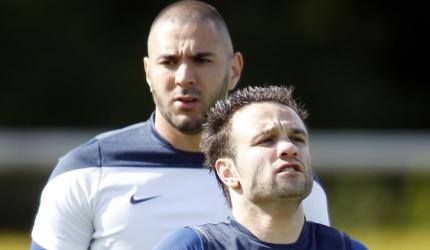 France snub Valbuena, Benzema amid sextape scandal