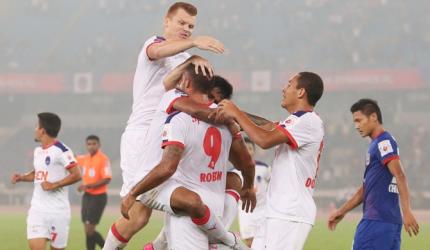 ISL: Mumbai allow Delhi to walk in injury-time equaliser