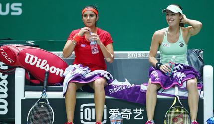 WTA Finals: Unstoppable Sania-Martina ease into the semi-finals