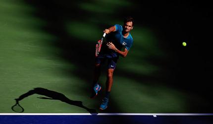 Federer commences US Open bid against challenging Mayer