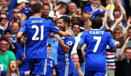 PHOTOS: Chelsea top after one-sided victory; United edge past Hull