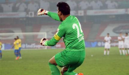 ISL PHOTOS: Kerala shoot out Delhi to set up final against ATK