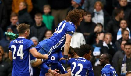 Mourinho admits its Chelsea's title to lose