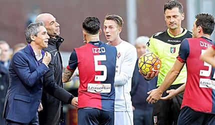 BIZARRE send-off: Fiorentina coach gets caught playing ball