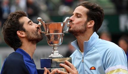 Lopez and Lopez break Grand Slam duck in Paris