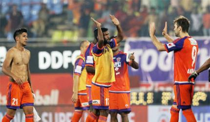 ISL: Pune stun Delhi in a 3-2 win