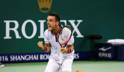 Agut stuns Djokovic in Shanghai Masters semis