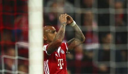 Bundesliga: Bayern down Gladbach as Dortmund stumble again