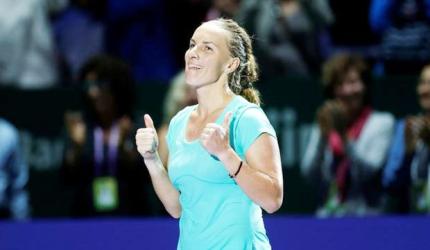 WTA Finals: Tireless Kuznetsova edges Radwanska in Singapore thriller