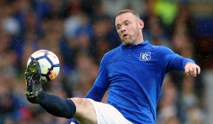 Rooney announces international retirement