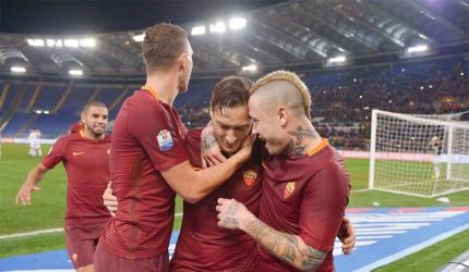 Euro football round-up: Totti's stoppage-time penalty sinks Cesena