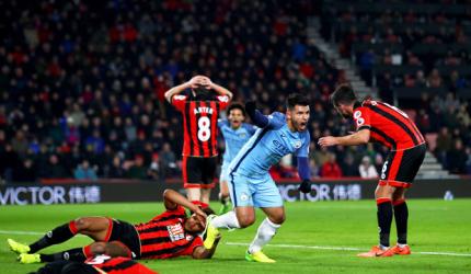 EPL PHOTOS: Aguero makes strong return as City go second