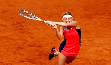 Bacsinszky knocks out French favourite Mladenovic in Paris