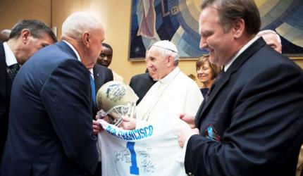 Sports Shorts: Pope Francis gets jersey from US football Hall of Famers