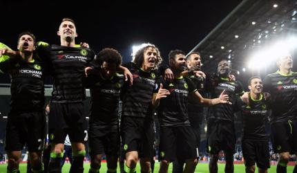 Chelsea score late winner to clinch EPL title