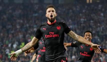 Europa: Giroud earns Arsenal victory; Everton lose again