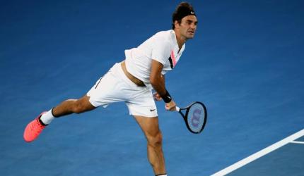 Veteran Federer welcomes new faces in Australian Open semis