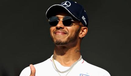 F1 champion Hamilton extends Mercedes stay till 2020