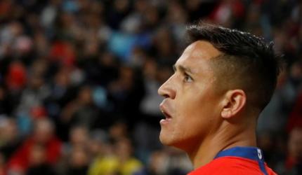 Soccer Extras: Sanchez arrives in Milan 