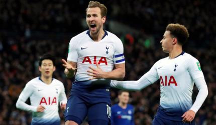 VAR penalty helps Tottenham edge past Chelsea