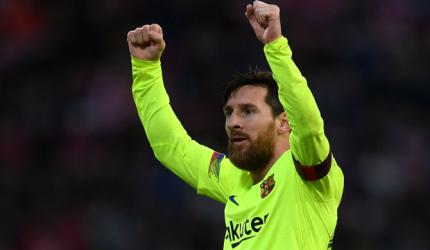 Football PIX: Messi shines for Barca; Ronaldo rallies Juve to victory