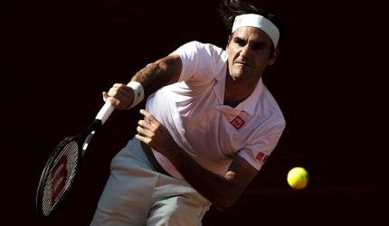 Federer survives match points to beat Monfils