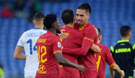 Soccer PHOTOS: Smalling stars in Roma's win