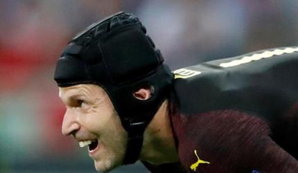 Goalkeeper to goaltender: Cech in ice hockey switch