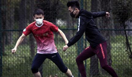 China's footballers join clubs after 14-day quarantine