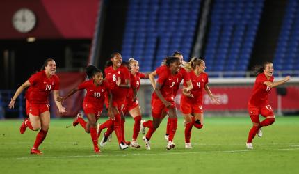 Canada 'shoot-out' Sweden for women's football gold