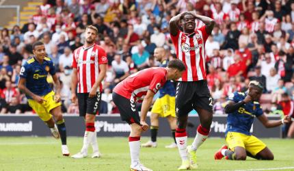 EPL PHOTOS: Saints bring United down to earth in draw