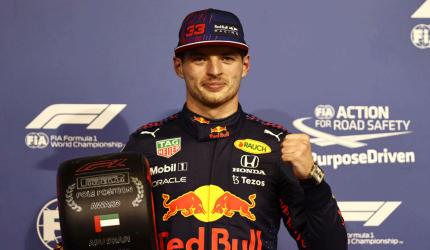 Verstappen beats Hamilton to pole in Abu Dhabi 