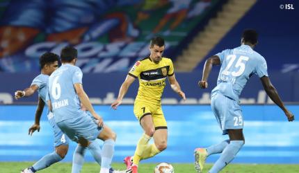 ISL: Plucky Hyderabad hold Mumbai