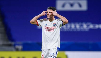 Football: Lyon grab top spot with last-gasp win 