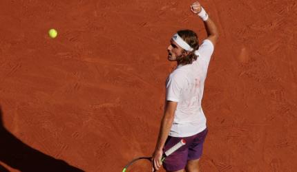 Tsitsipas overcomes Zverev to reach 1st major final