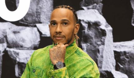 Heavily studded Hamilton reacts to F1 jewellery ban