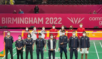 President, PM congratulate badminton team