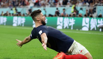 Giroud becomes France's all-time top scorer