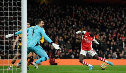 EPL: Arsenal snatch vital win with late goals 