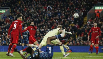 Soccer PIX: Liverpool frustrated by 10-man Arsenal