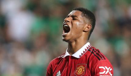 Europa League: United win; fireworks halt Berlin game