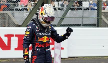 Verstappen inches closer to F1 title