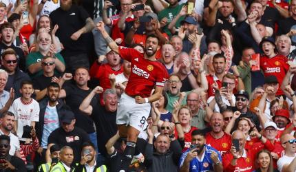 EPL PIX: Fernandes inspires United comeback victory