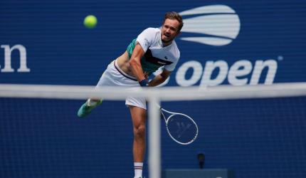 Medvedev's crushing win puts US Open favs on high alert