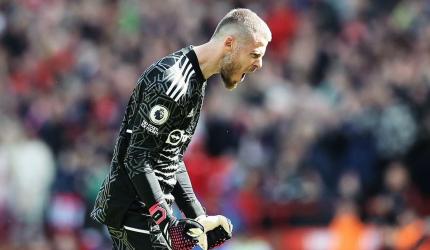 Goalkeeper De Gea leaves Manchester United