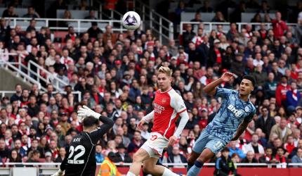 EPL PIX: Arsenal stumble; Liverpool stunned