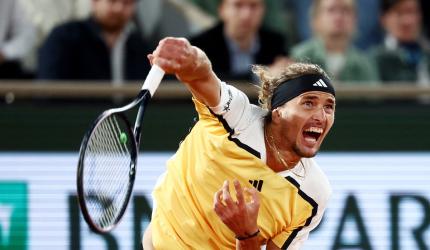 Zverev downs de Minaur; faces Ruud in semis