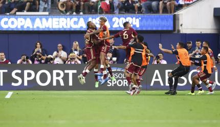 Venezuela into Copa quarters with win over Mexico