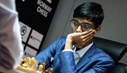 Vaishali beats Humpy; Praggnanandhaa loses