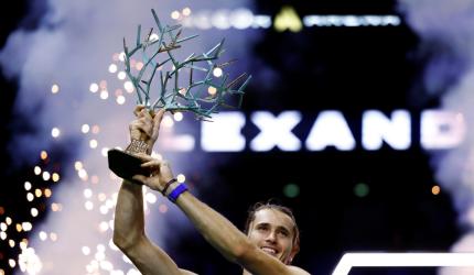 Zverev wins Paris Masters, Swiatek survives Krejcikova